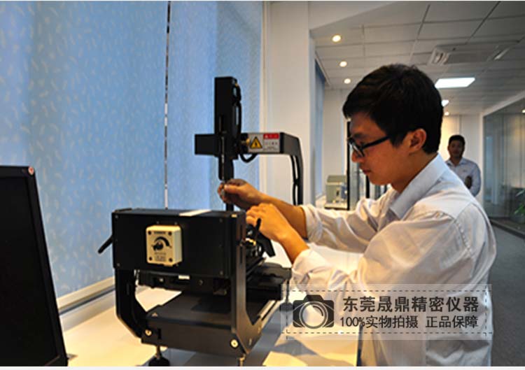 接觸角測量儀是一個模塊化測量系統(tǒng)用于生產(chǎn)泡沫和分析其行為的各種選項。當(dāng)用攪拌器發(fā)泡時，我們先進(jìn)的軟件新的泡沫閃光模塊捕獲泡沫的形成，特別是精確的。泡沫閃爍與正常攪拌中斷，同時檢測泡沫高度在休息期間。逐步上升的評價可以精確地分析強(qiáng)泡沫樣品之間的差異。泡沫Flash模塊可立即。我們還對光學(xué)泡沫高度測量算法進(jìn)行了優(yōu)化，使之更加精確和健壯。您可以受益于這種適應(yīng)和從一個更靈活的評價泡沫衰減。通過光學(xué)分析落在旋轉(zhuǎn)毛細(xì)管。毛細(xì)管的行動傾向是用來定位在其中心的下降，這也是在可移動的攝像頭捕捉的下降。它的新滴定位模塊，先進(jìn)的軟件自動調(diào)整角度和相機(jī)位置，從而保持在視頻圖像的中心可靠滴。手動調(diào)整毛細(xì)管傾角和相機(jī)不再是必要的。 這種新功能特別便于長期測量。在較長的一段時間內(nèi)，即使是緩慢的下拉動作也會導(dǎo)致它退出所捕獲的圖像。那樣的話，評估就不可能了。由于滴定位功能，即使這樣的測量可以完全自動進(jìn)行，而不必被監(jiān)控。    在較小的界面張力的情況下，多滴通常形成，而不是只有一個。這使得傳統(tǒng)的軟件難以進(jìn)行評估。在新的高級模塊的幫助下，用于分析的水滴現(xiàn)在可以被選擇并保存在圖像的中心，具有水滴定位功能。這個新特性在準(zhǔn)備階段特別有用，因為即使有分裂液滴，也不需要新的劑量。