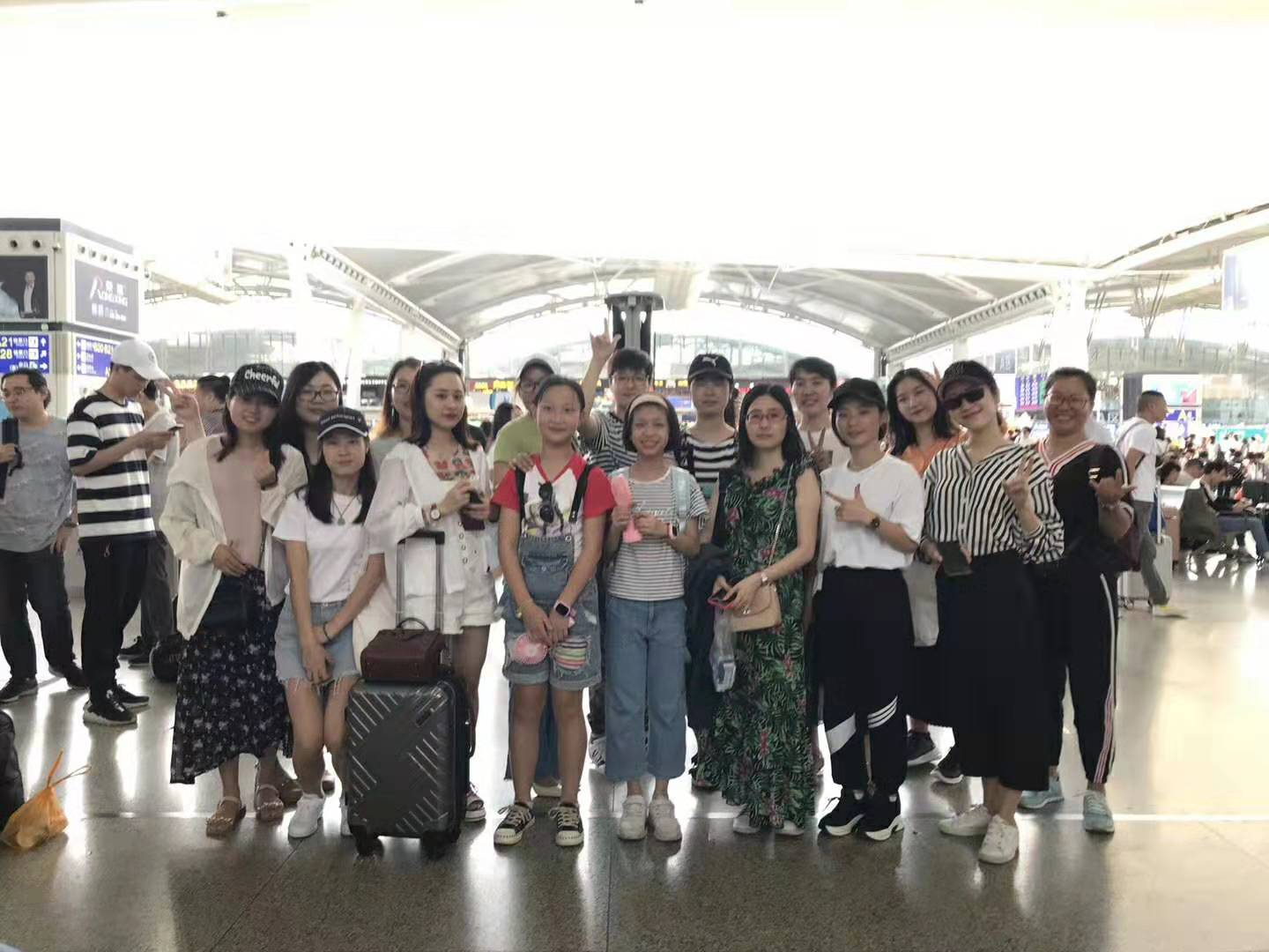 如火盛夏，風(fēng)景如畫。探尋心靈綠州，大晟鼎桂林陽朔游?。?！ 
